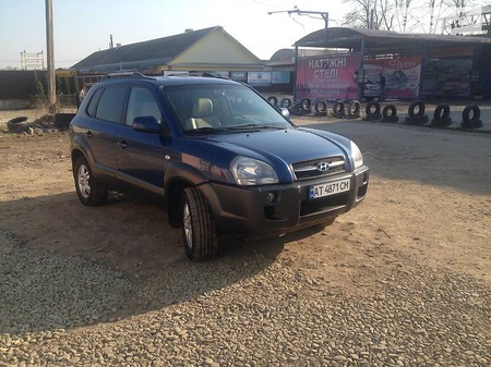 Hyundai Tucson 2006  випуску Івано-Франківськ з двигуном 2 л дизель позашляховик автомат за 8555 долл. 