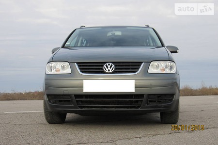 Volkswagen Touran 2006  выпуска Херсон с двигателем 2 л дизель минивэн механика за 8399 долл. 