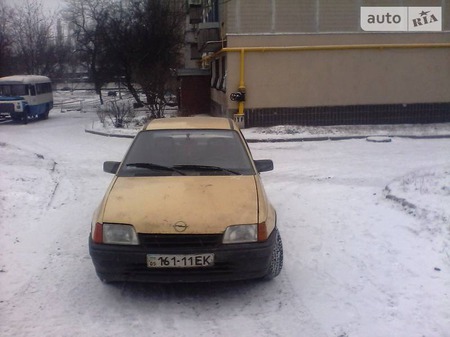 Opel Kadett 1987  випуску Донецьк з двигуном 1.3 л бензин седан механіка за 1100 долл. 