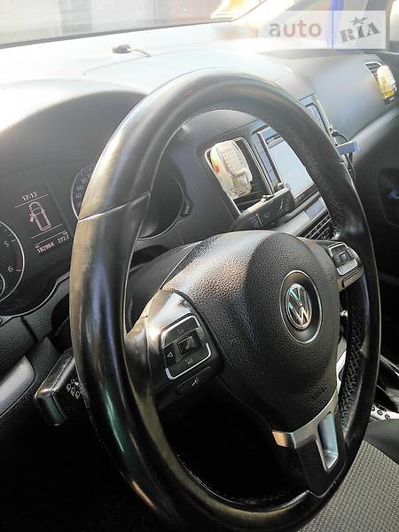 Volkswagen Sharan 2011  випуску Кропивницький з двигуном 2 л дизель мінівен автомат за 13550 долл. 