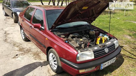 Volkswagen Vento 1993  випуску Суми з двигуном 1.8 л газ седан механіка за 3500 долл. 