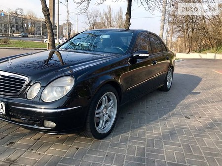 Mercedes-Benz E 240 2002  випуску Київ з двигуном 2.6 л газ седан автомат за 7950 долл. 