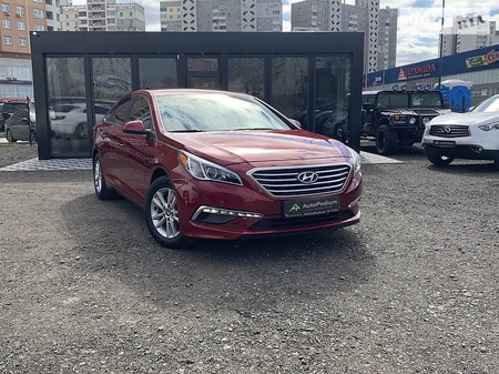 Hyundai Sonata 2015  випуску Миколаїв з двигуном 2.4 л бензин седан автомат за 13999 долл. 