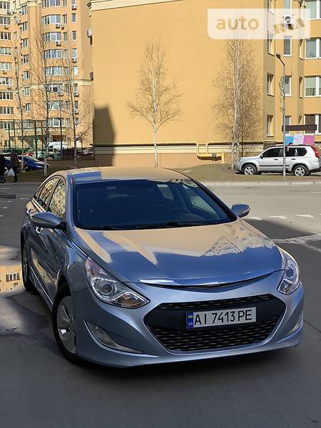 Hyundai Sonata 2013  випуску Київ з двигуном 2.4 л гібрид седан автомат за 11800 долл. 