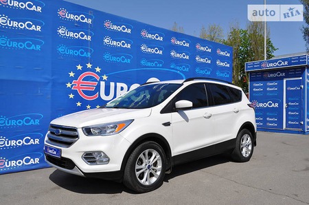 Ford Kuga 2017  випуску Київ з двигуном 1.6 л бензин позашляховик автомат за 18500 долл. 