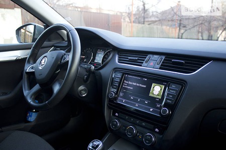 Skoda Octavia Combi 2014  випуску Луганськ з двигуном 1.6 л дизель універсал механіка за 14200 долл. 