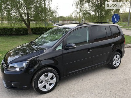 Volkswagen Touran 2014  випуску Тернопіль з двигуном 2 л дизель мінівен механіка за 15300 долл. 