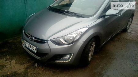 Hyundai Elantra 2013  випуску Луганськ з двигуном 1.6 л бензин седан механіка за 13700 долл. 