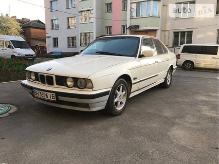 BMW 525 1991  випуску Вінниця з двигуном 2.5 л бензин седан механіка за 4000 долл. 