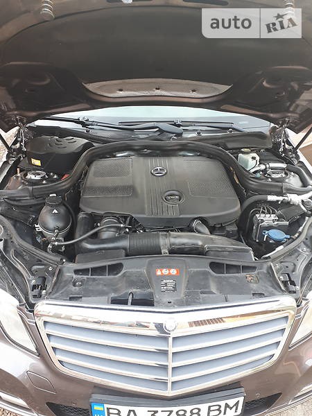 Mercedes-Benz E 200 2011  випуску Кропивницький з двигуном 2.1 л дизель седан автомат за 13800 долл. 
