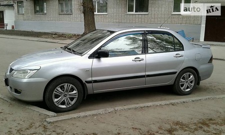 Mitsubishi Lancer 2004  випуску Дніпро з двигуном 1.6 л газ седан механіка за 6000 долл. 