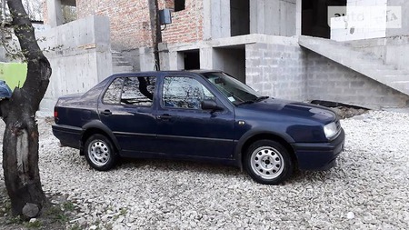 Volkswagen Vento 1993  випуску Тернопіль з двигуном 1.8 л газ седан автомат за 3600 долл. 