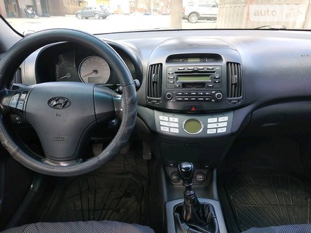 Hyundai Elantra 2008  випуску Харків з двигуном 1.6 л бензин седан механіка за 6500 долл. 