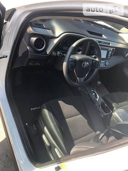 Toyota RAV 4 2014  випуску Черкаси з двигуном 2.5 л бензин позашляховик автомат за 21500 долл. 