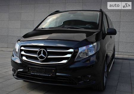 Mercedes-Benz Vito 2015  випуску Харків з двигуном 2.2 л дизель мінівен автомат за 34800 долл. 