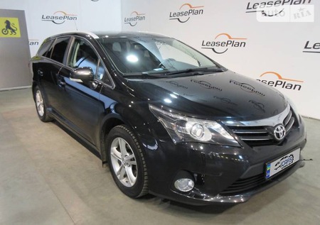 Toyota Avensis 2015  випуску Луцьк з двигуном 1.8 л бензин універсал автомат за 14900 долл. 