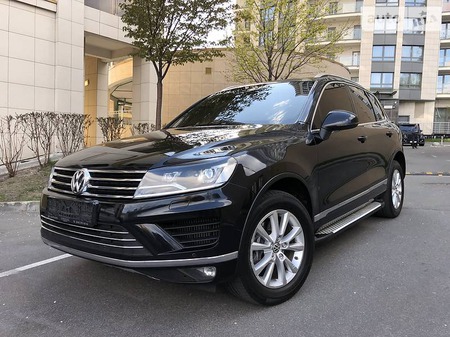 Volkswagen Touareg 2015  випуску Київ з двигуном 3 л дизель позашляховик автомат за 33500 долл. 