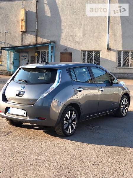 Nissan Leaf 2014  випуску Рівне з двигуном 0 л електро хэтчбек автомат за 15000 долл. 