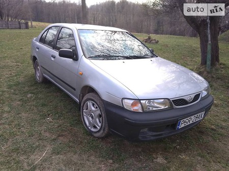 Nissan Almera 2000  випуску Івано-Франківськ з двигуном 1.4 л бензин седан механіка за 800 долл. 