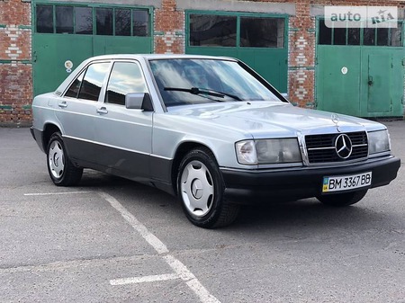 Mercedes-Benz 190 1983  випуску Суми з двигуном 2 л газ седан механіка за 3250 долл. 