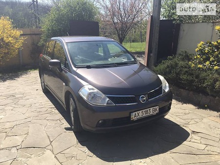 Nissan Tiida 2008  випуску Харків з двигуном 1.6 л газ хэтчбек автомат за 7400 долл. 