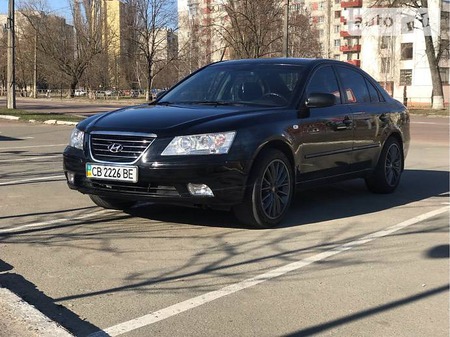 Hyundai Sonata 2009  випуску Чернігів з двигуном 2 л газ седан механіка за 8250 долл. 