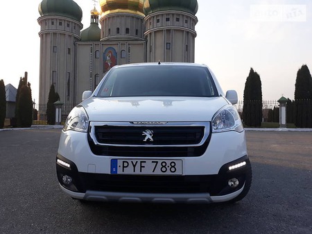 Peugeot Partner 2015  випуску Рівне з двигуном 1.6 л дизель мінівен механіка за 8600 долл. 