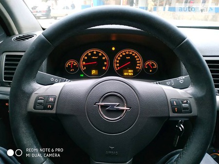 Opel Vectra 2006  випуску Луганськ з двигуном 2.2 л бензин седан автомат за 6300 долл. 