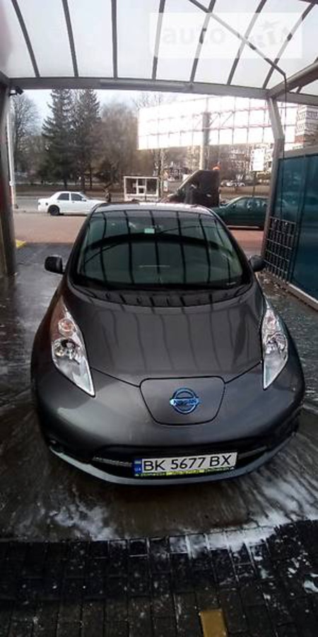 Nissan Leaf 2015  випуску Рівне з двигуном 0 л електро хэтчбек автомат за 14400 долл. 