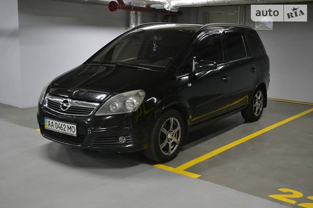 Opel Zafira Tourer 2007  випуску Київ з двигуном 1.8 л газ мінівен автомат за 7300 долл. 