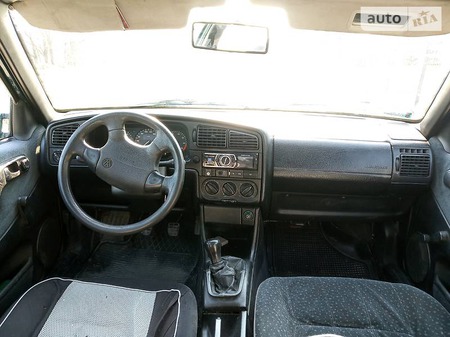 Volkswagen Passat 1996  випуску Львів з двигуном 1.8 л газ універсал механіка за 620 долл. 