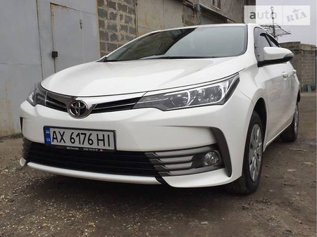 Toyota Corolla 2017  випуску Харків з двигуном 1.6 л бензин седан механіка за 15700 долл. 