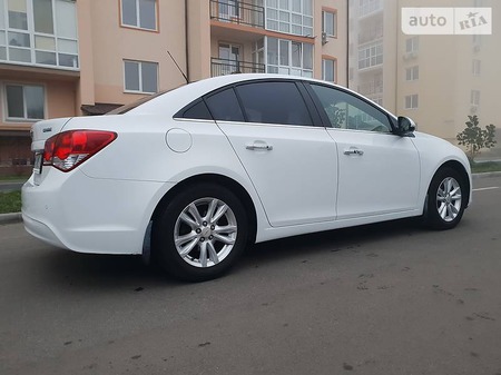 Chevrolet Cruze 2014  випуску Харків з двигуном 0 л газ седан автомат за 11900 долл. 