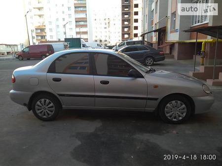 Daewoo Lanos 2004  випуску Хмельницький з двигуном 1.5 л газ хэтчбек механіка за 3200 долл. 