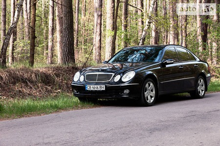 Mercedes-Benz E 500 2004  випуску Чернігів з двигуном 5 л бензин седан автомат за 12400 долл. 