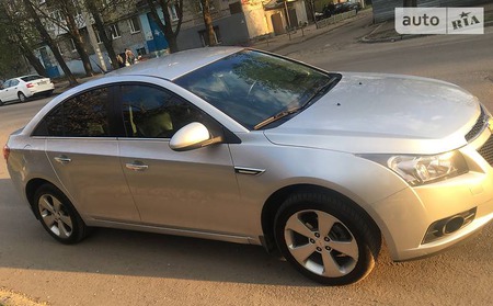 Chevrolet Cruze 2011  випуску Харків з двигуном 1.8 л газ седан автомат за 10000 долл. 