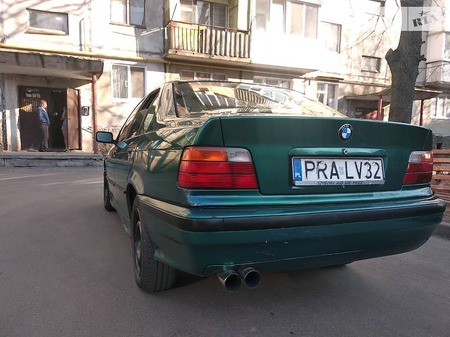 BMW 318 1993  випуску Київ з двигуном 1.8 л бензин седан механіка за 700 долл. 