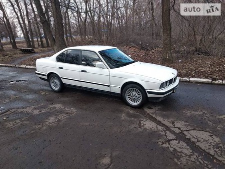 BMW 525 1988  випуску Луганськ з двигуном 2.5 л бензин седан механіка за 2300 долл. 