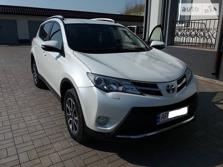 Toyota RAV 4 2015  випуску Запоріжжя з двигуном 2.2 л дизель позашляховик автомат за 22500 долл. 