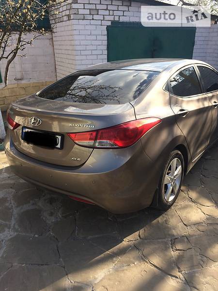 Hyundai Elantra 2012  випуску Харків з двигуном 1.8 л газ седан механіка за 11500 долл. 