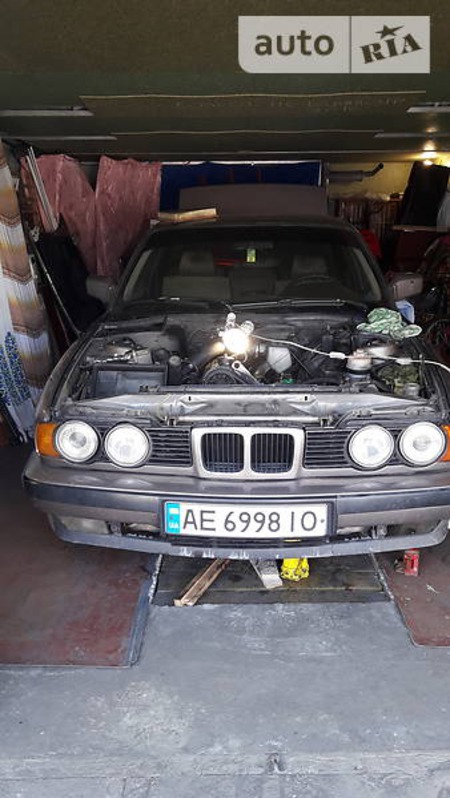 BMW 524 1988  випуску Дніпро з двигуном 2.4 л дизель седан механіка за 2000 долл. 