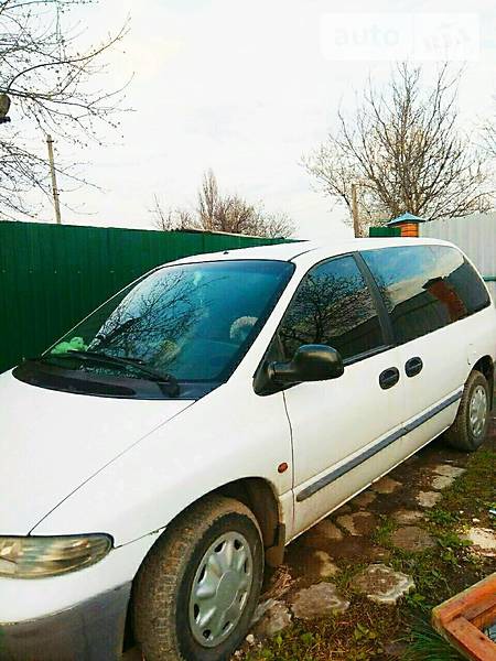 Dodge Ram Van 2000  випуску Донецьк з двигуном 2.5 л дизель мінівен механіка за 4498 долл. 