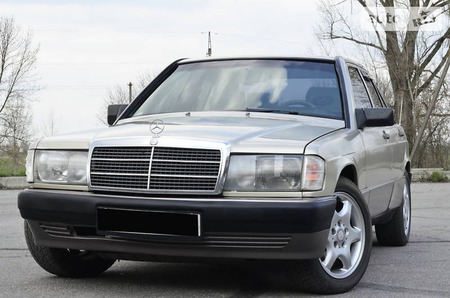 Mercedes-Benz 190 1989  випуску Київ з двигуном 2 л газ седан механіка за 3400 долл. 