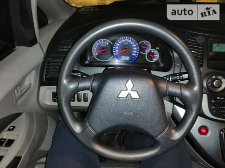 Mitsubishi Grandis 2008  випуску Полтава з двигуном 2.4 л бензин універсал механіка за 7950 долл. 