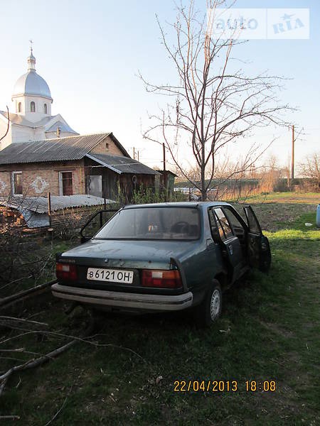 Renault 18 1984  випуску Львів з двигуном 1.6 л бензин седан механіка за 1000 долл. 