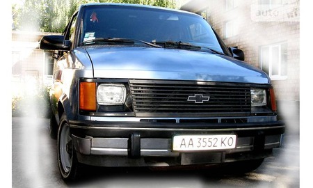 Chevrolet Astro 1992  випуску Київ з двигуном 4.3 л газ мінівен автомат за 4478 долл. 