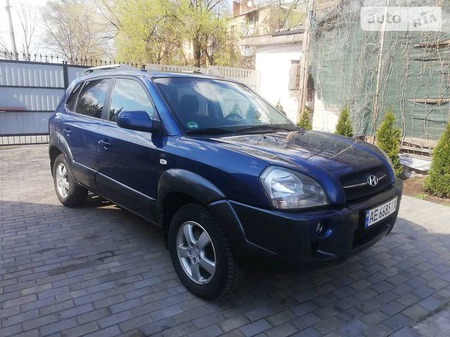 Hyundai Tucson 2007  випуску Дніпро з двигуном 2 л газ позашляховик механіка за 8700 долл. 