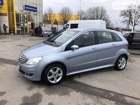 Mercedes-Benz B 200 2008  випуску Чернівці з двигуном 2 л дизель універсал механіка за 8800 долл. 