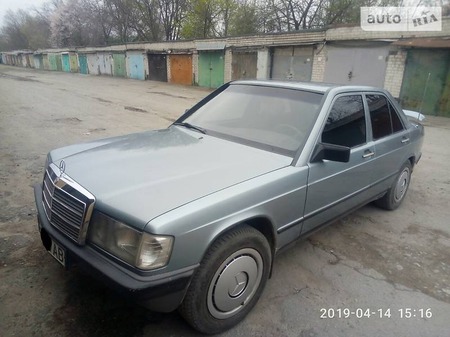 Mercedes-Benz 190 1987  випуску Дніпро з двигуном 2 л бензин седан механіка за 2500 долл. 