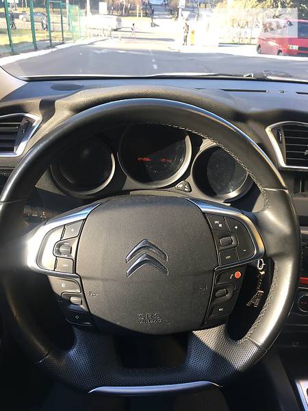 Citroen C4 2011  випуску Рівне з двигуном 1.6 л газ хэтчбек автомат за 8300 долл. 